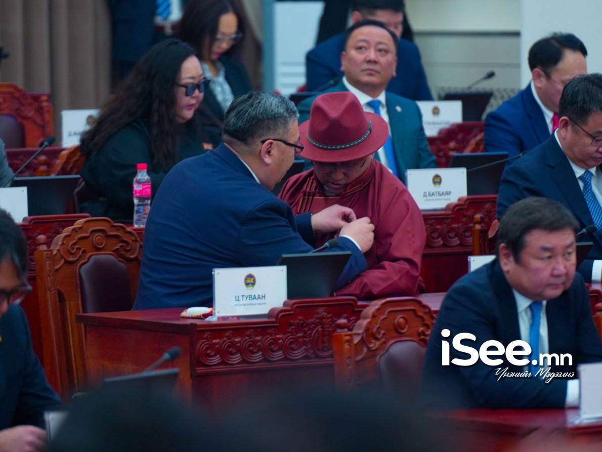 Өнөөдөр 10:00 цагт эхлэх товтой чуулганы хуралдааны ирц бүрдэхгүй байгаа тул эхлээгүй байна