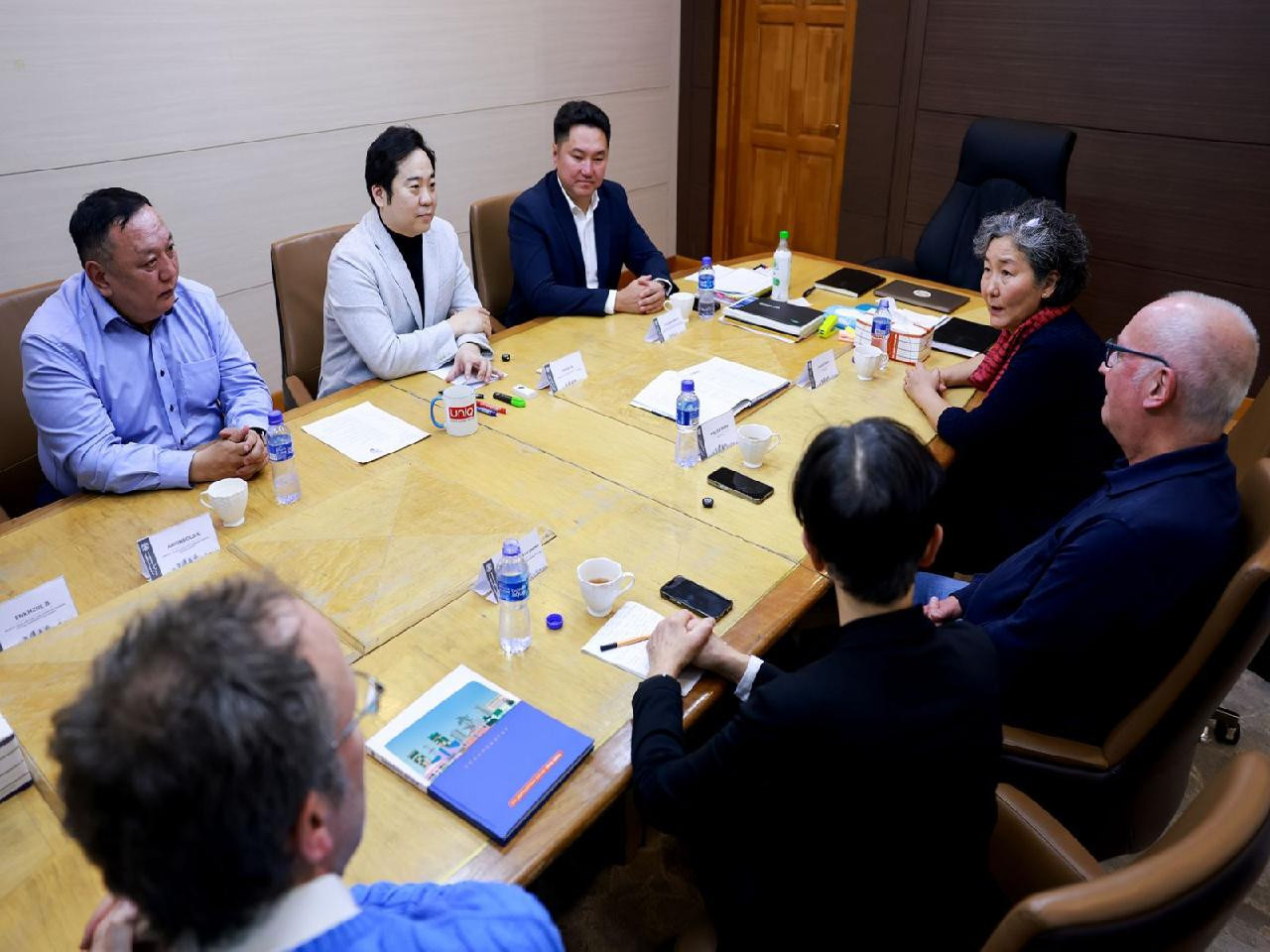 НИТХ-ын дарга А.Баяр ХБНГУ-ын эмнэлгийн эрүүл ахуйн нийгэмлэгийн дэд ерөнхийлөгчийг хүлээн авч уулзлаа