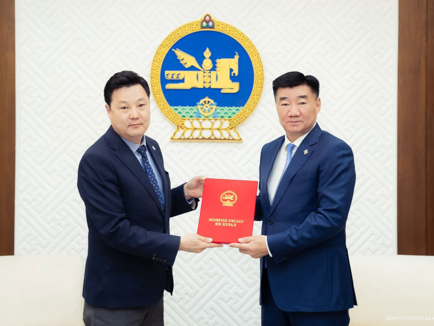Монгол Улсын Ерөнхийлөгчийн сонгуулийн тухай хуульд нэмэлт, өөрчлөлт оруулах тухай хуулийн төсөл өргөн мэдүүллээ
